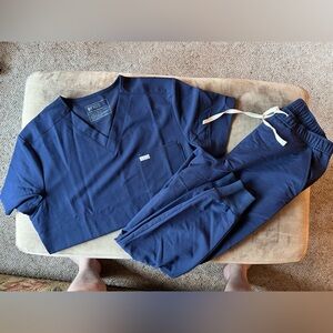 Men’s Medium Figs Scrub Set (NAVY)